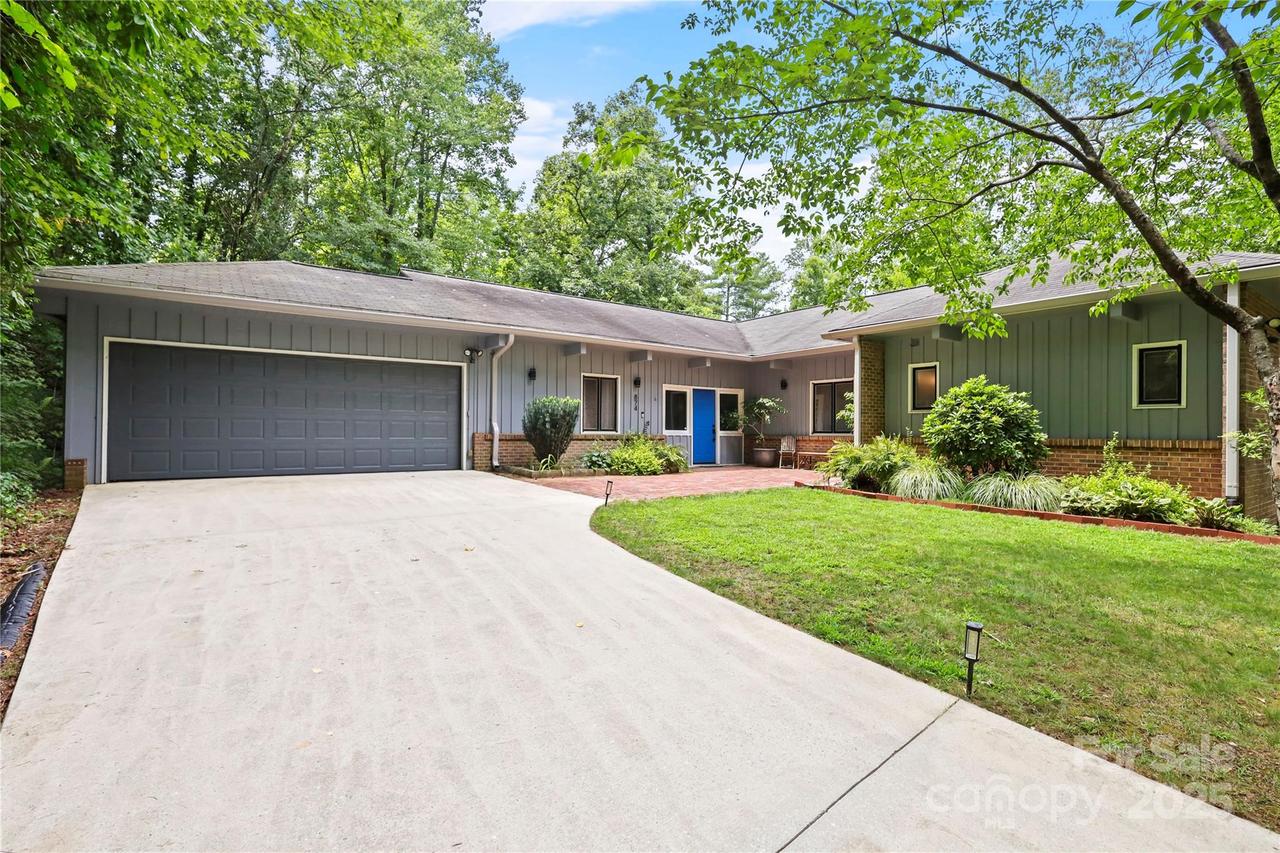 874 Cherokee Pl., Lenoir, NC 28645