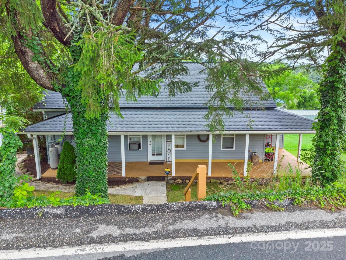 598 Summit Ave., Spruce Pine, NC 28777