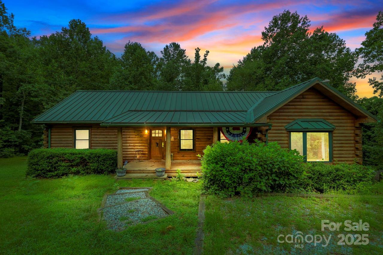 266 Rhododendron Dr., Saluda, NC 28773