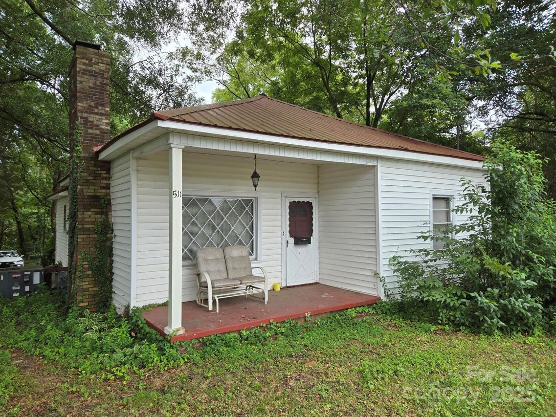 511 E Trade St., Dallas, NC 28034