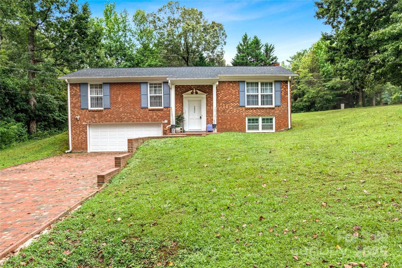 3890 Whitehaven Rd., Winston Salem, NC 27106