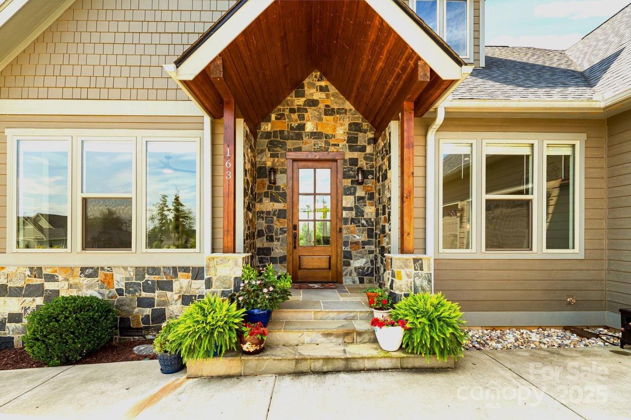 163 Samuel Dr., Mills River, NC 28759