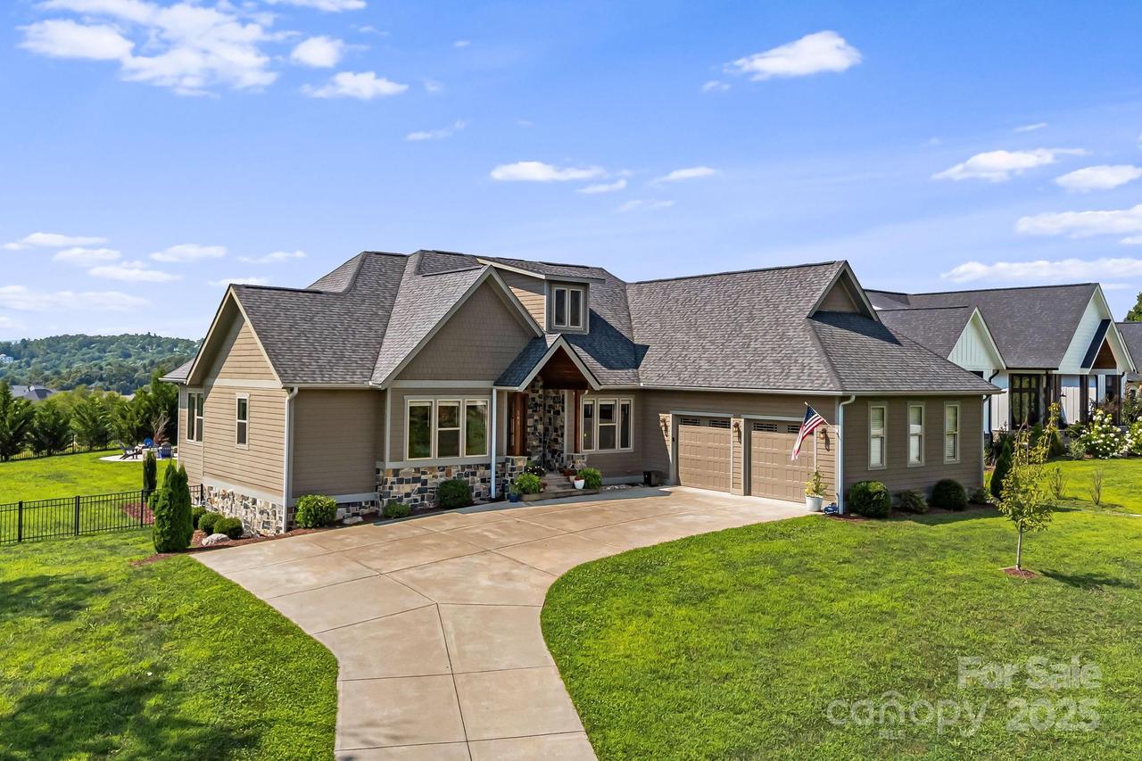 163 Samuel Dr., Mills River, NC 28759