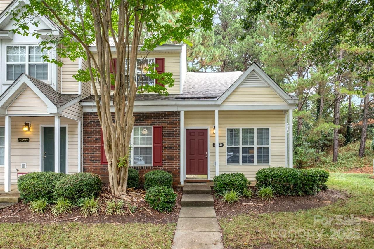 10231 Reindeer Way Ln., Charlotte, NC 28216