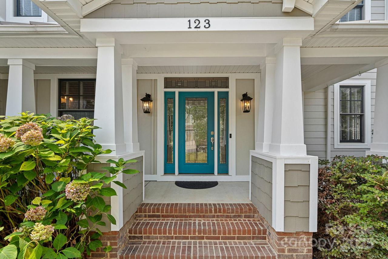123 Hedgewood Dr., Mooresville, NC 28115