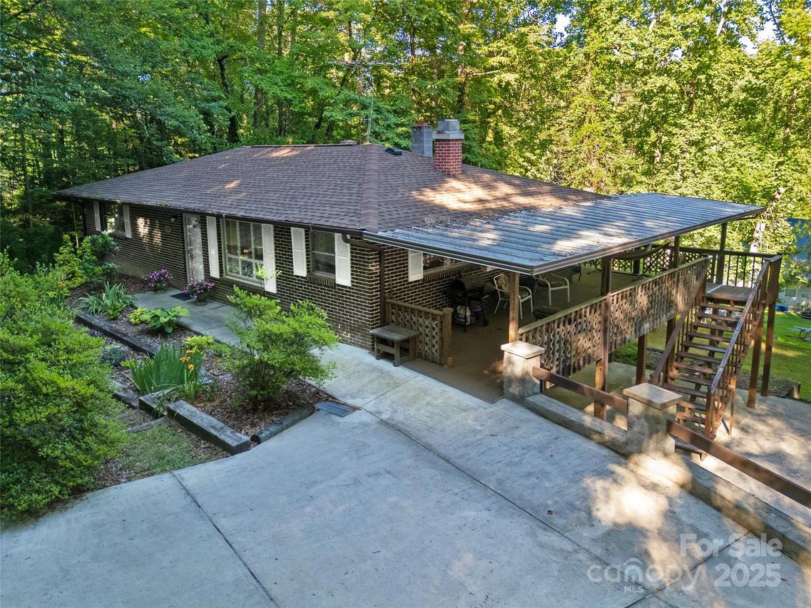 176 Lake Sega Rd., Brevard, NC 28712
