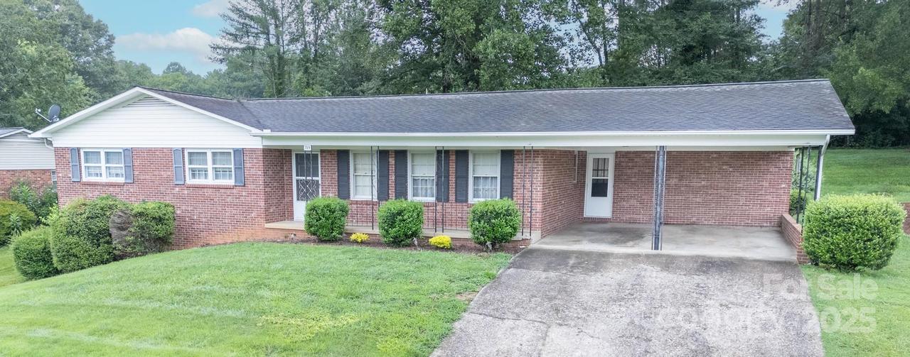 715 NW Pennell St., Lenoir, NC 28645