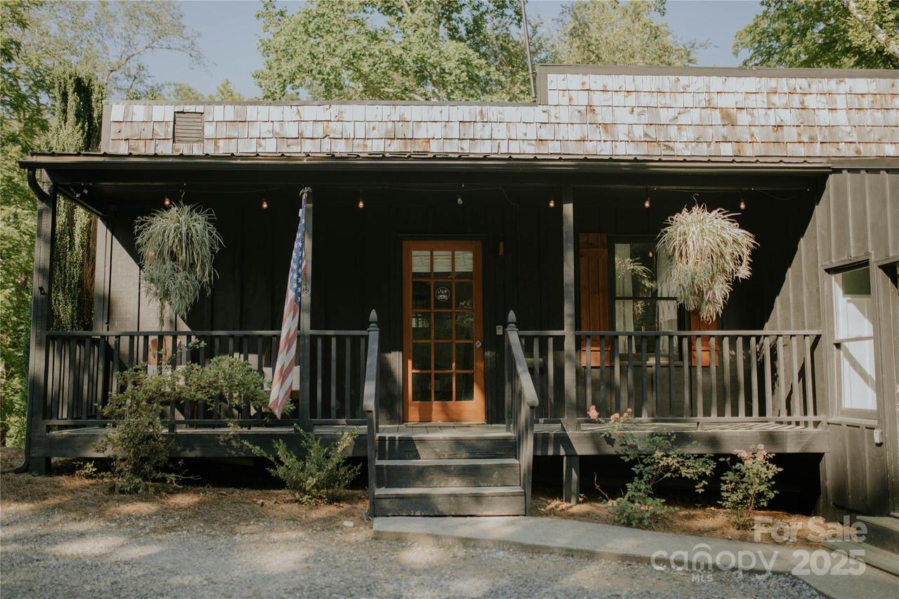 43 Polly Spout Rd., Marion, NC 28752
