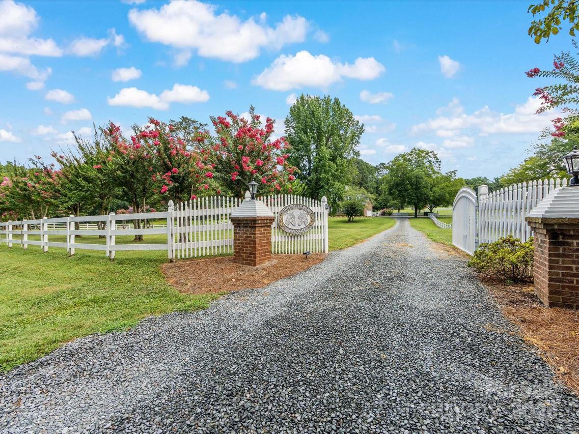 11215 Idlewild Rd., Matthews, NC 28105