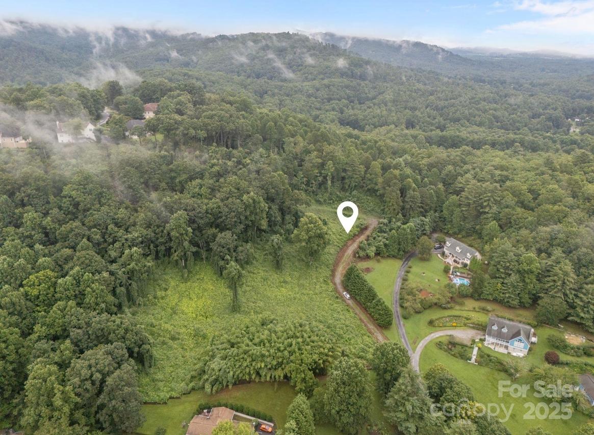 111 Stirling Ln., Hendersonville, NC 28791