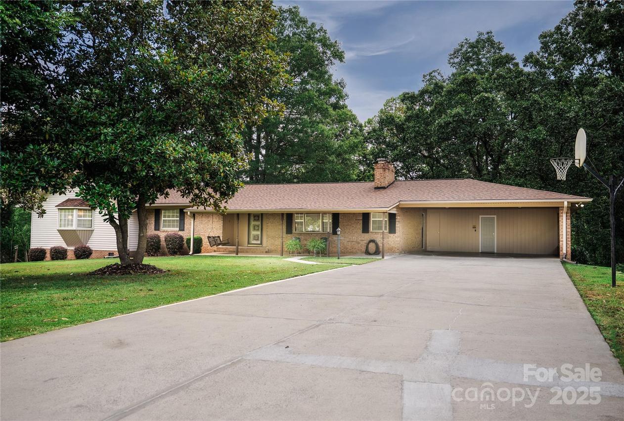 5075 Lakeview Dr., Salisbury, NC 28147