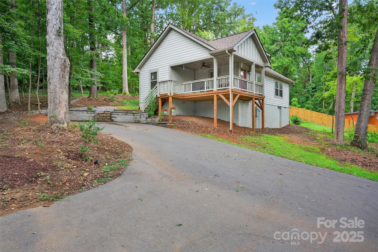 83 Grady Ave., Tryon, NC 28782