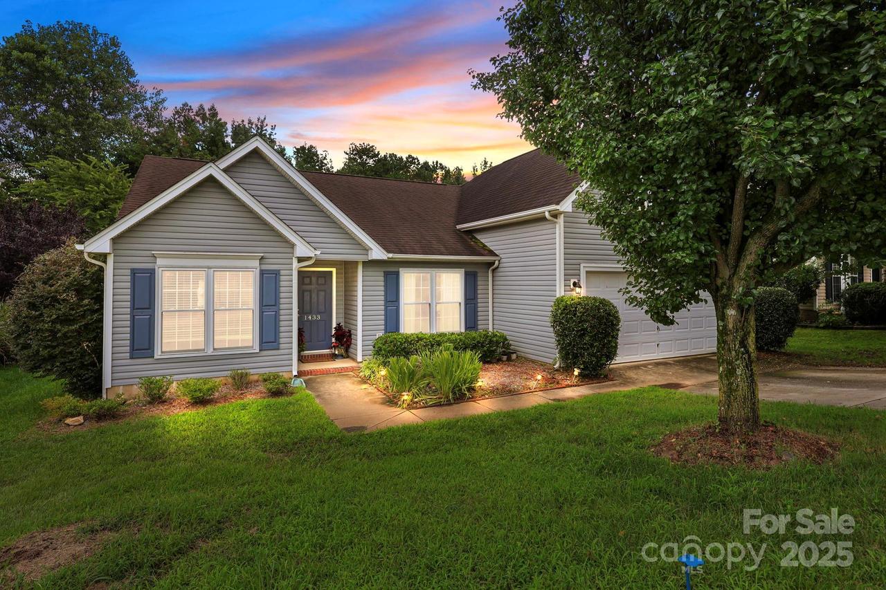 1433 Moss Creek Dr., Harrisburg, NC 28075