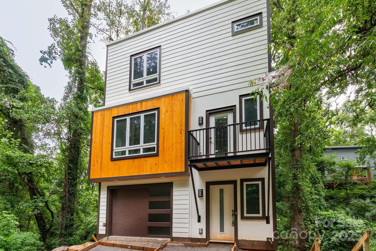 32 Waynesville Ave., Asheville, NC 28806