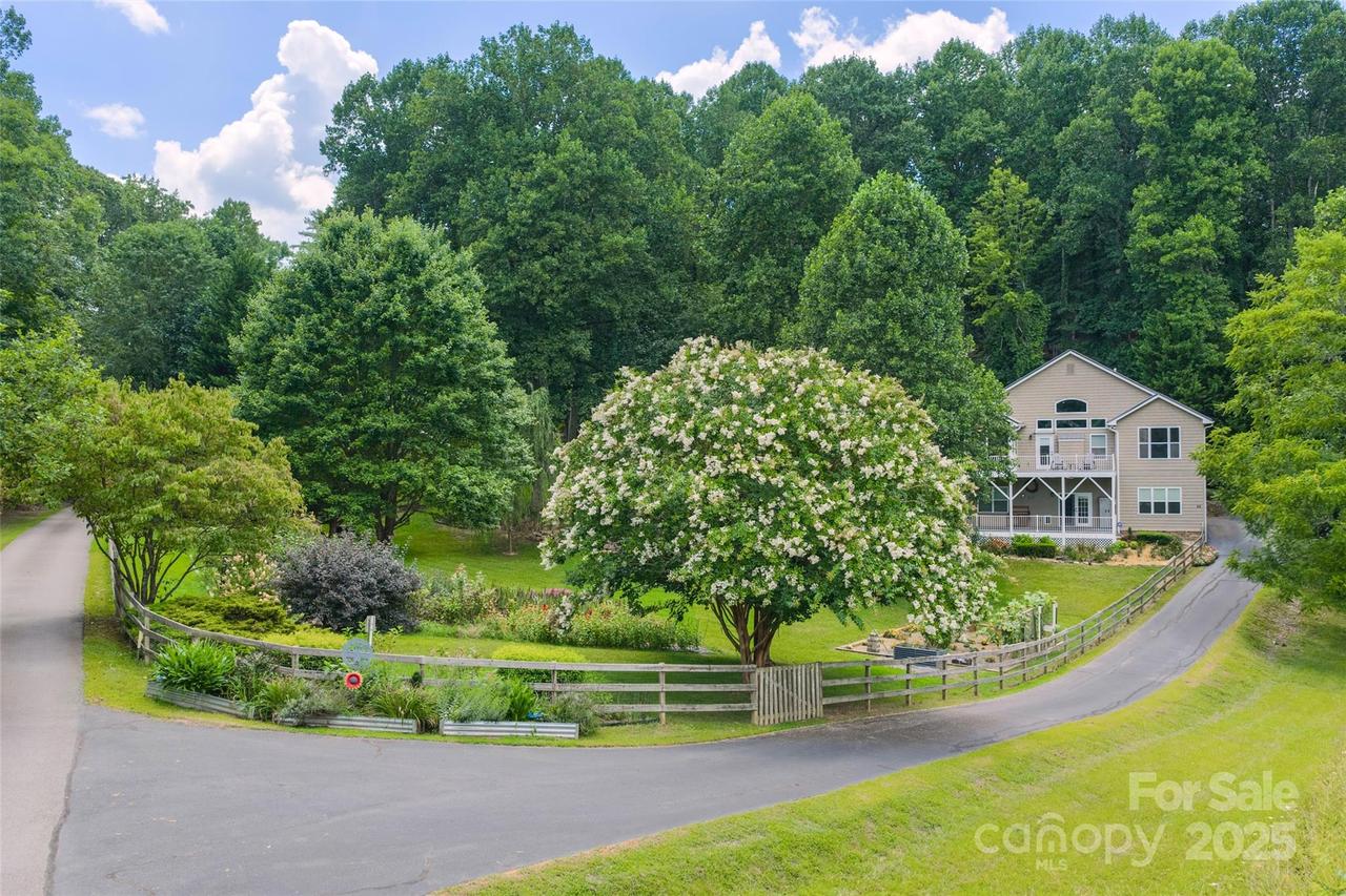 44 Whispering Woods Dr., Asheville, NC 28804