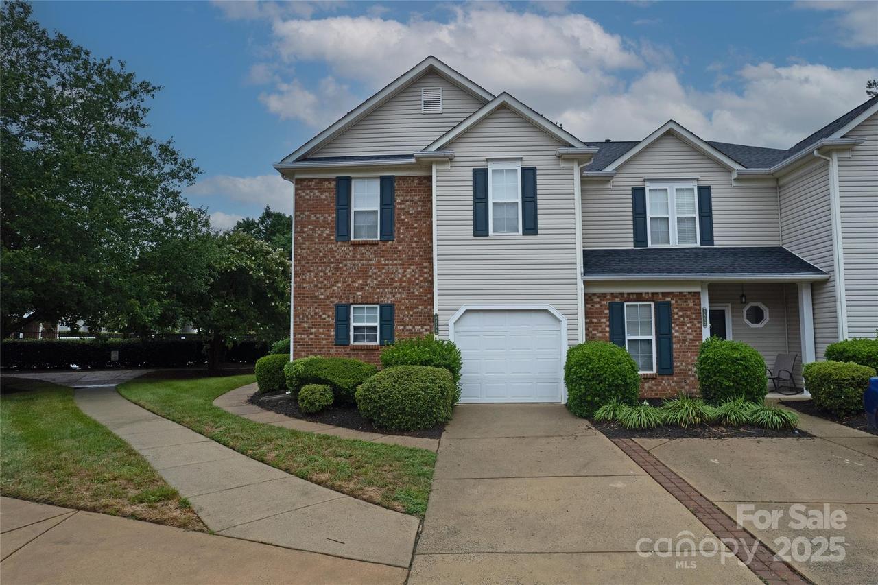 8856 Cinnabay Dr., Charlotte, NC 28216