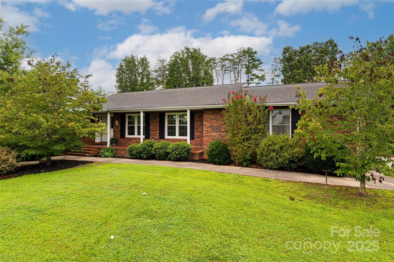 15 Lackey Ln., Asheville, NC 28804