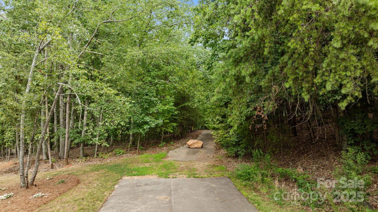 Spanish Oak Ln., Gastonia, NC 28056