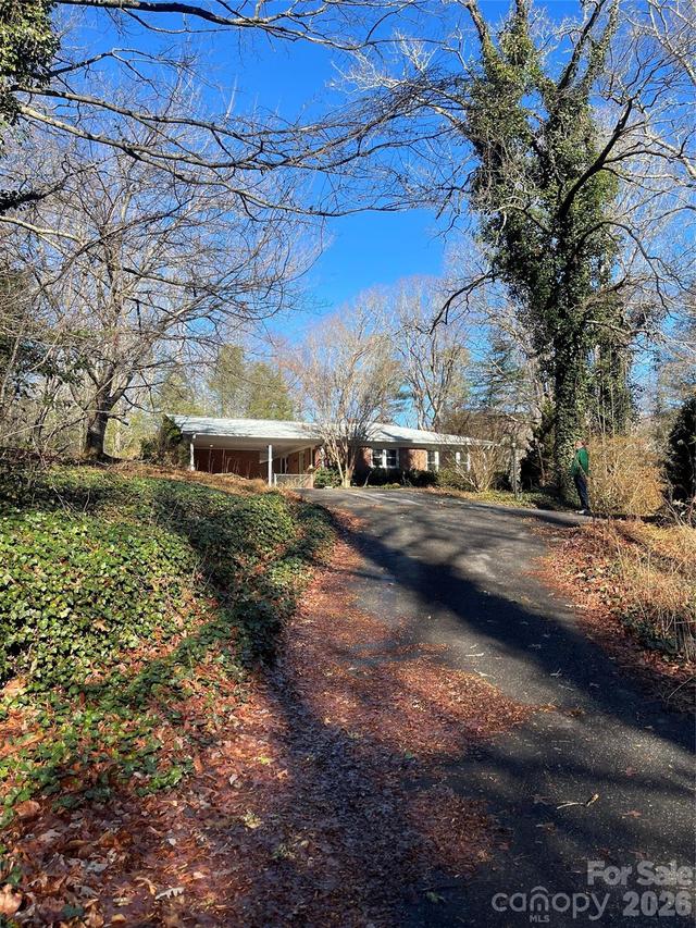 65 Freeman Creek Rd., Zirconia, NC 28790