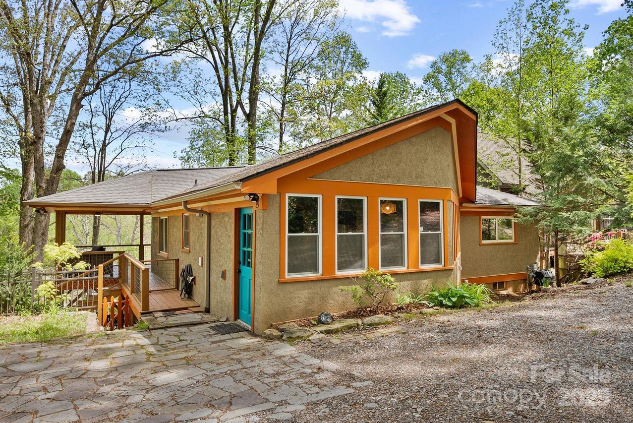 39 Hibriten Dr., Asheville, NC 28801