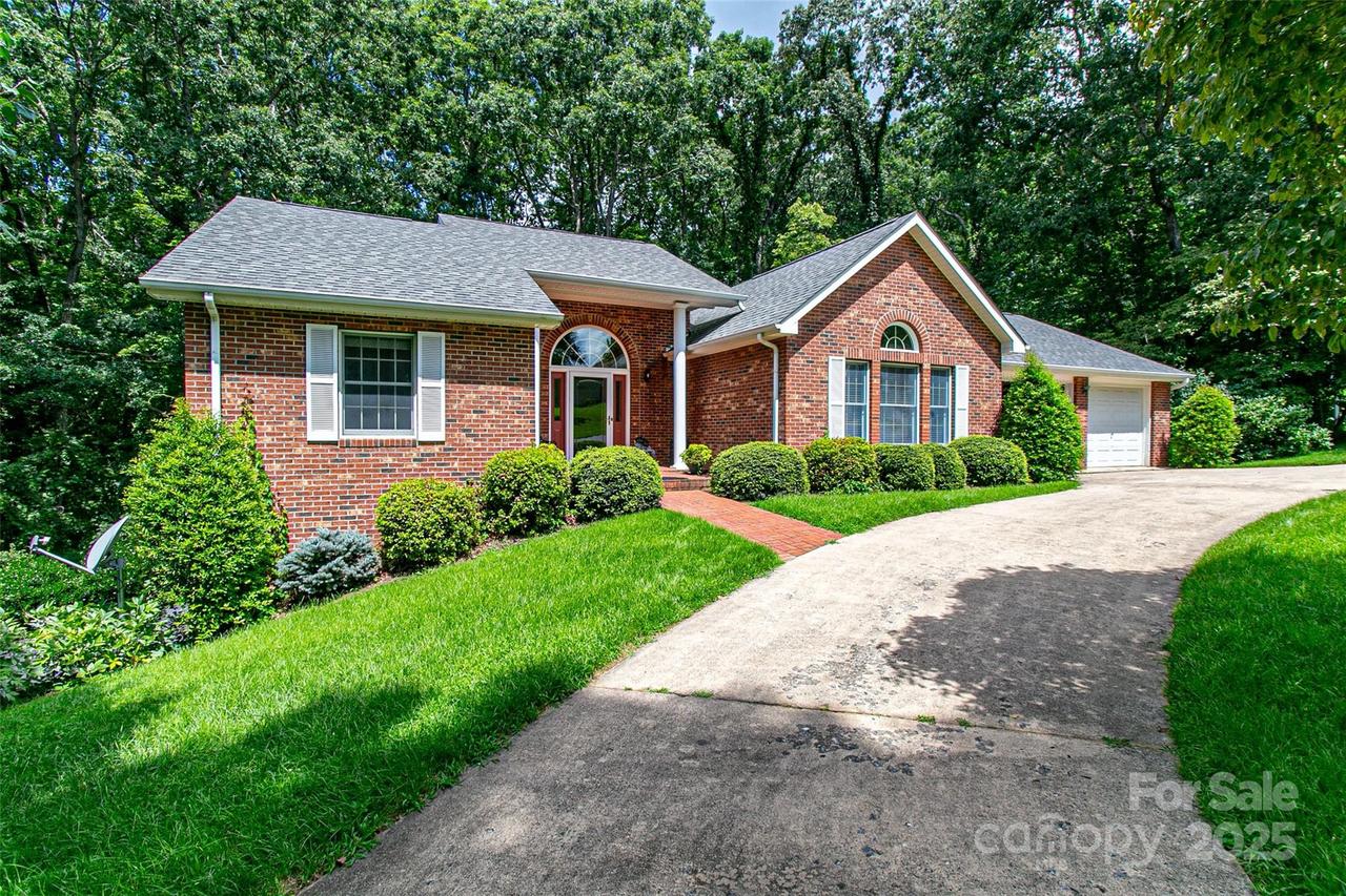 185 Oak Ridge Dr., Clyde, NC 28721