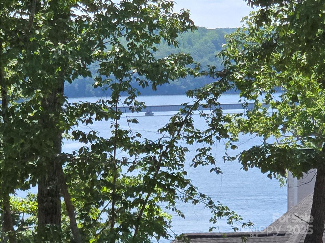 178 Kingfisher Ct. #29, Badin Lake, NC 28127