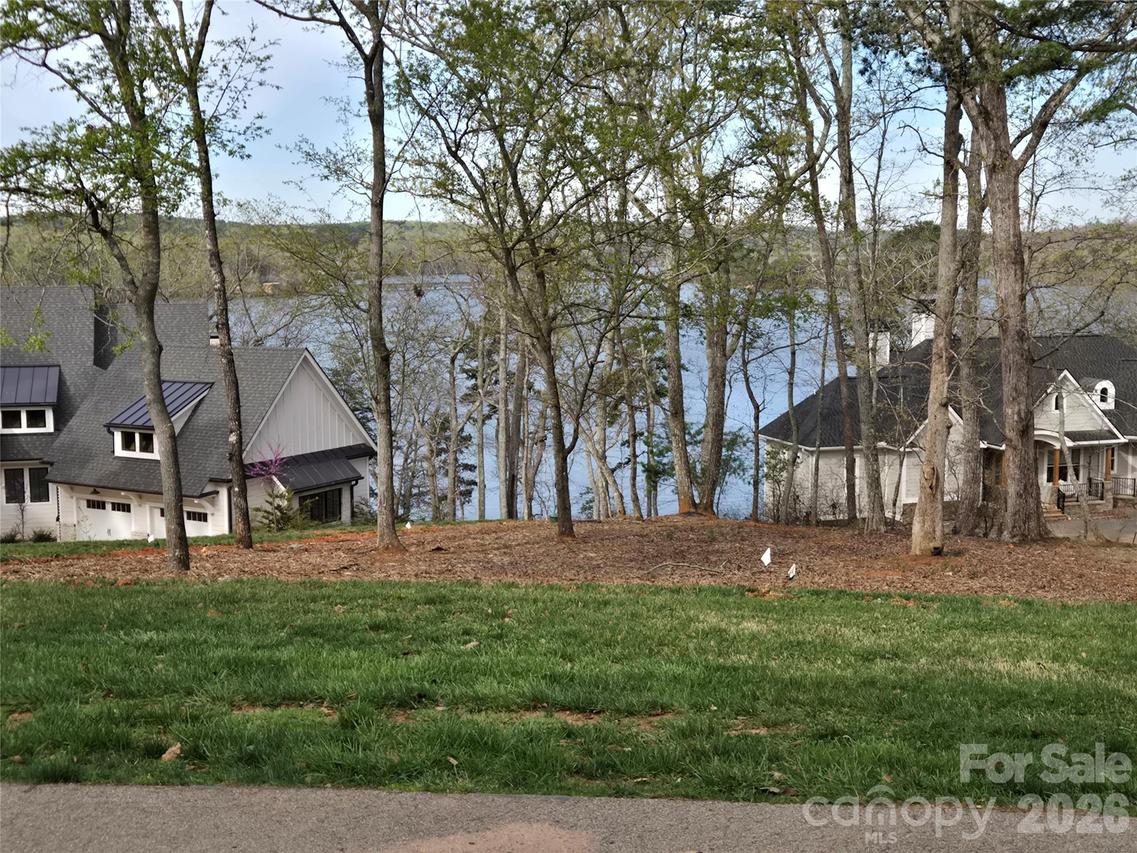 178 Kingfisher Ct. #29, Badin Lake, NC 28127