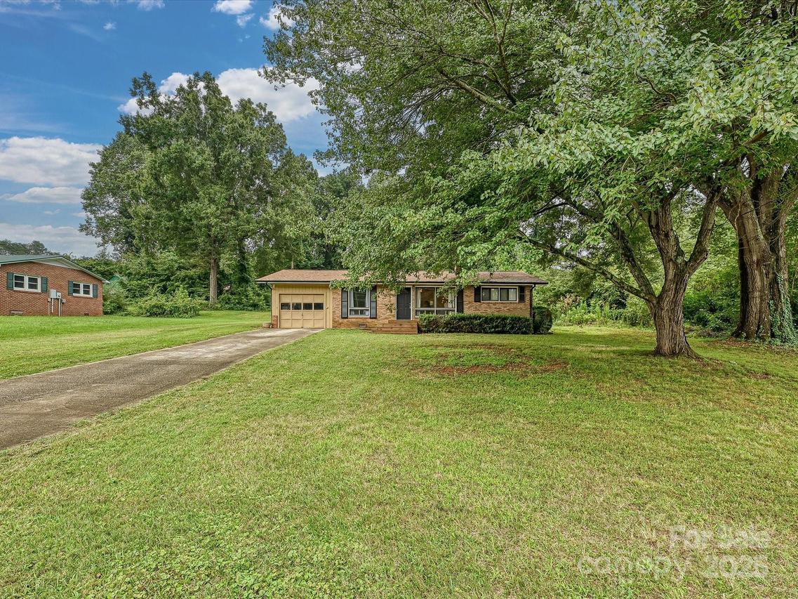 2283 Hillside Dr., Newton, NC 28658