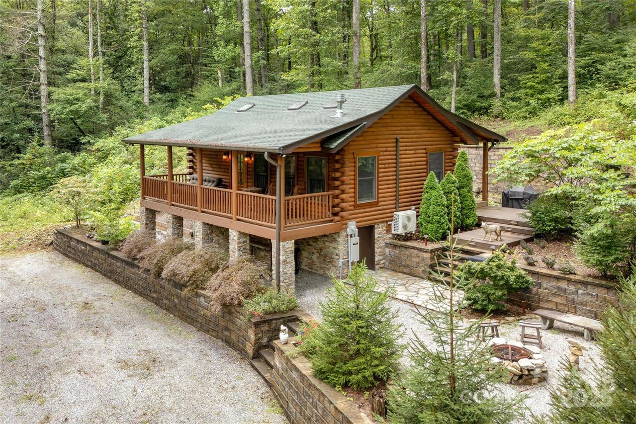 458 Rio Verde Dr., Zirconia, NC 28790