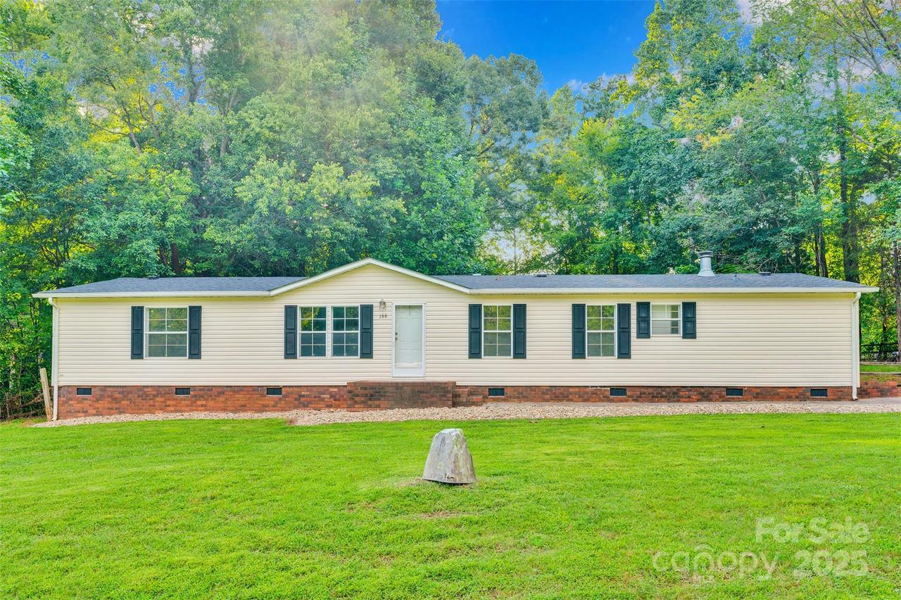 166 Crystal Bay Dr., Mooresville, NC 28115