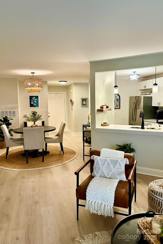 2536 Stradbrook Dr., Charlotte, NC 28210