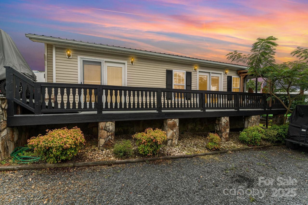 102 Scenic View Ln., New London, NC 28127