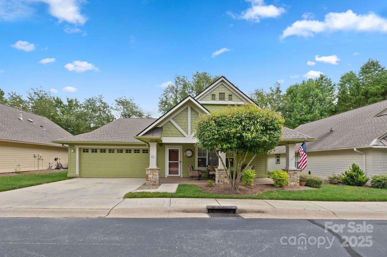 44 Gray Wolf Ln., Hendersonville, NC 28792