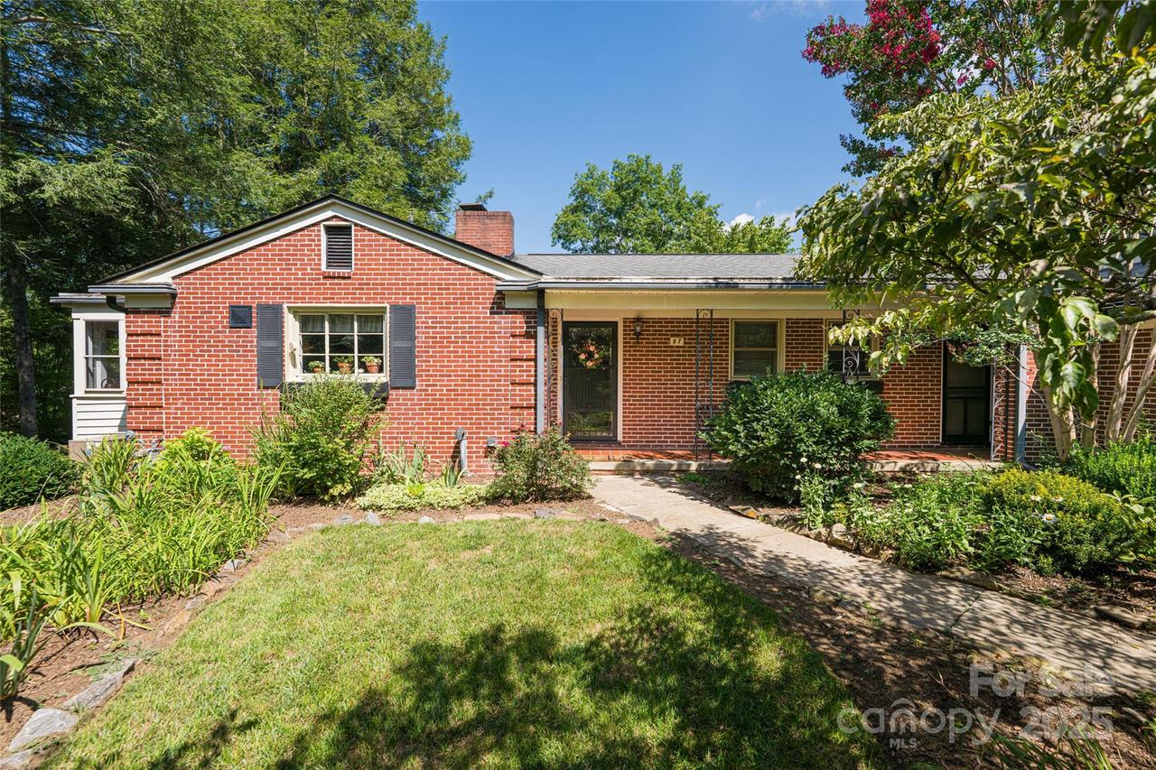 87 Shorewood Dr., Asheville, NC 28804