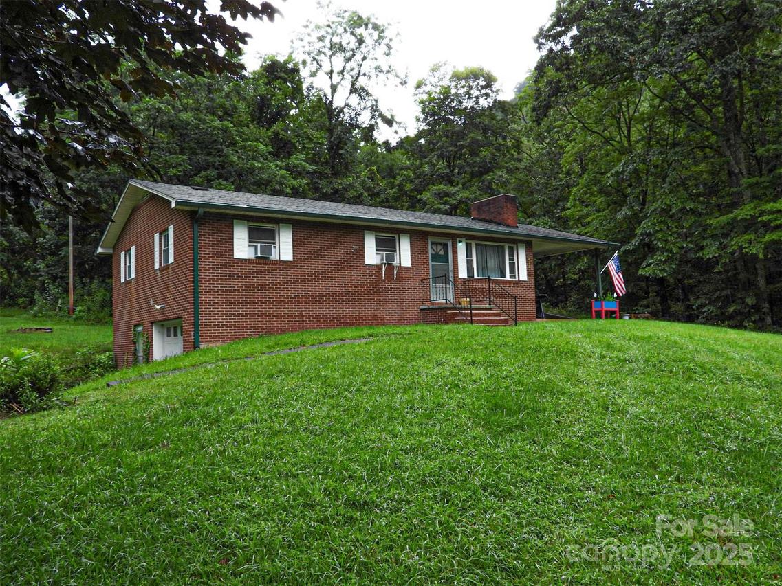 613 Hungry Creek Rd., Canton, NC 28716