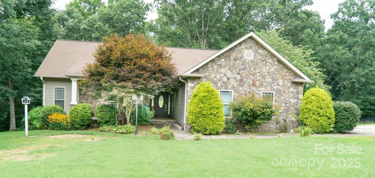 3615 Hollow Oak Ln., Lenoir, NC 28645