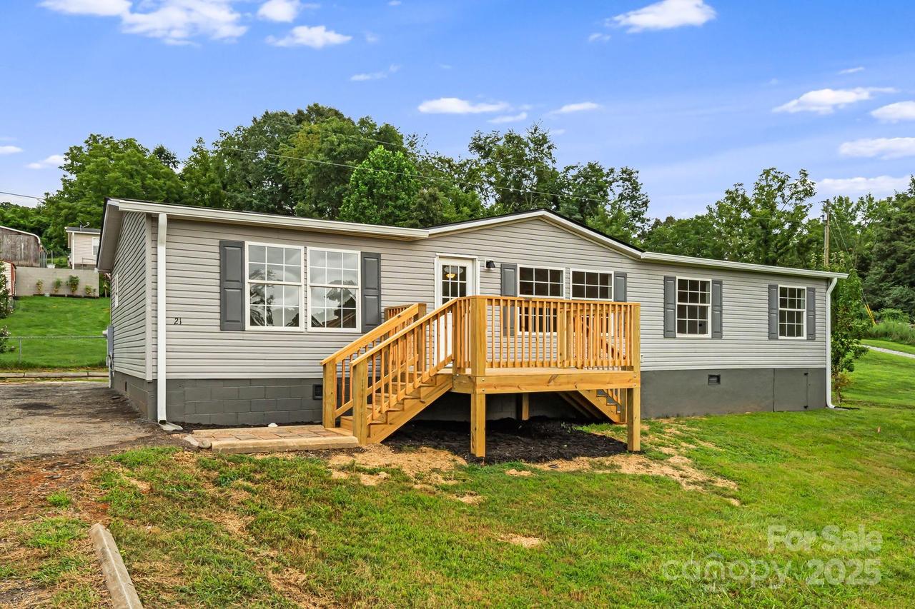 21 Toms Rd., Candler, NC 28715