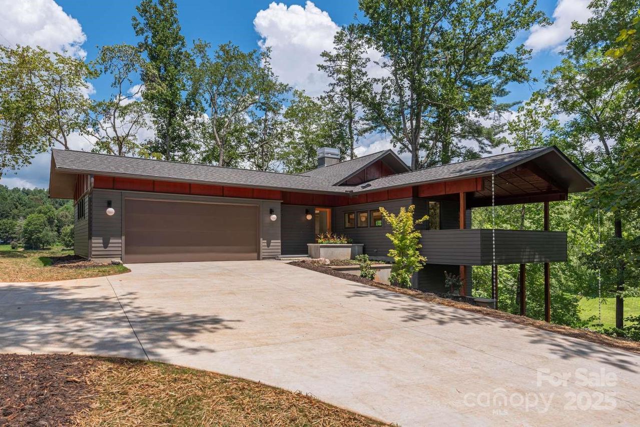 15 Bridgewater Dr., Fletcher, NC 28732