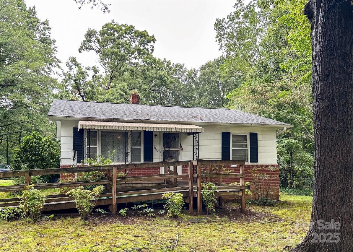 1443 9th Ave., Hickory, NC 28602