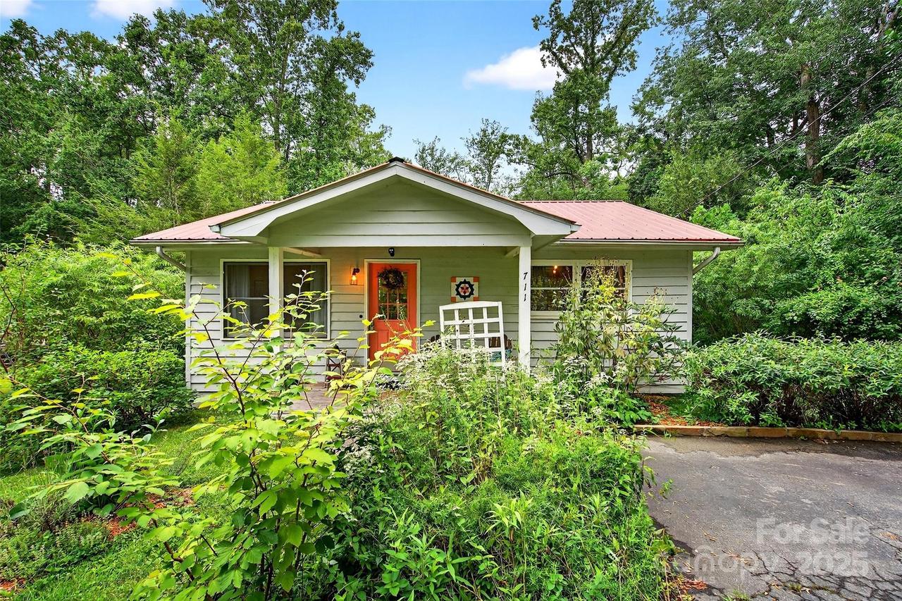 711 N Oconeechee Ave., Black Mountain, NC 28711