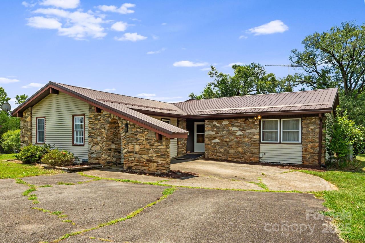 289 Morlin Acres Dr., Marshall, NC 28753