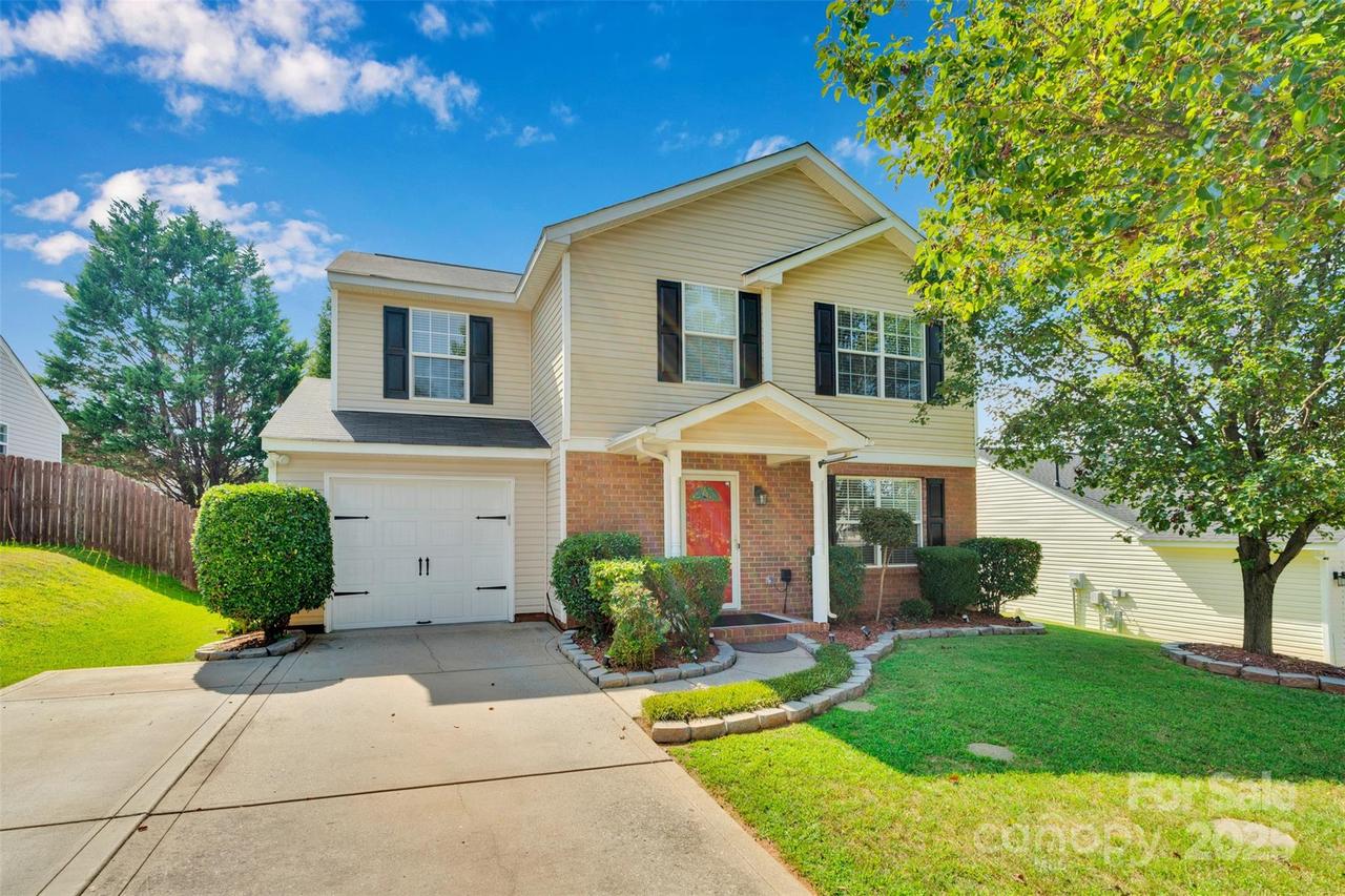 811 River Trail Rd., Lowell, NC 28098