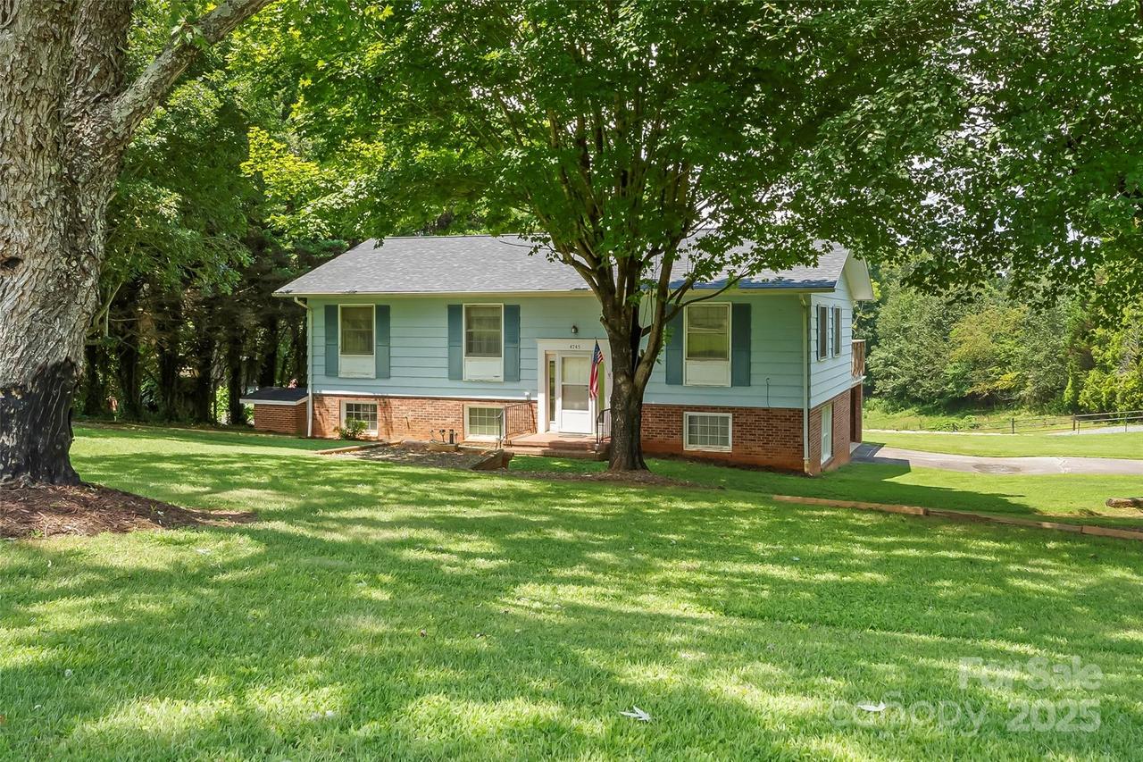 4745 16th Street Dr., Hickory, NC 28601