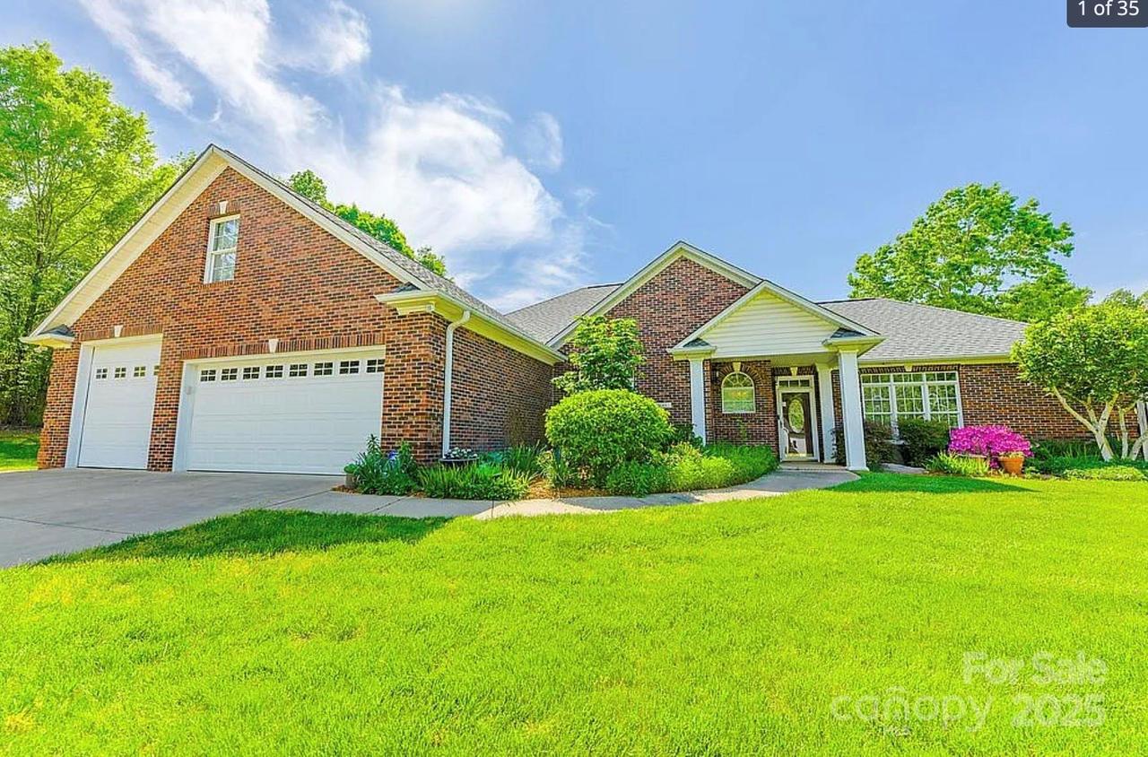 3643 Bay Pointe Dr., Sherrills Ford, NC 28673