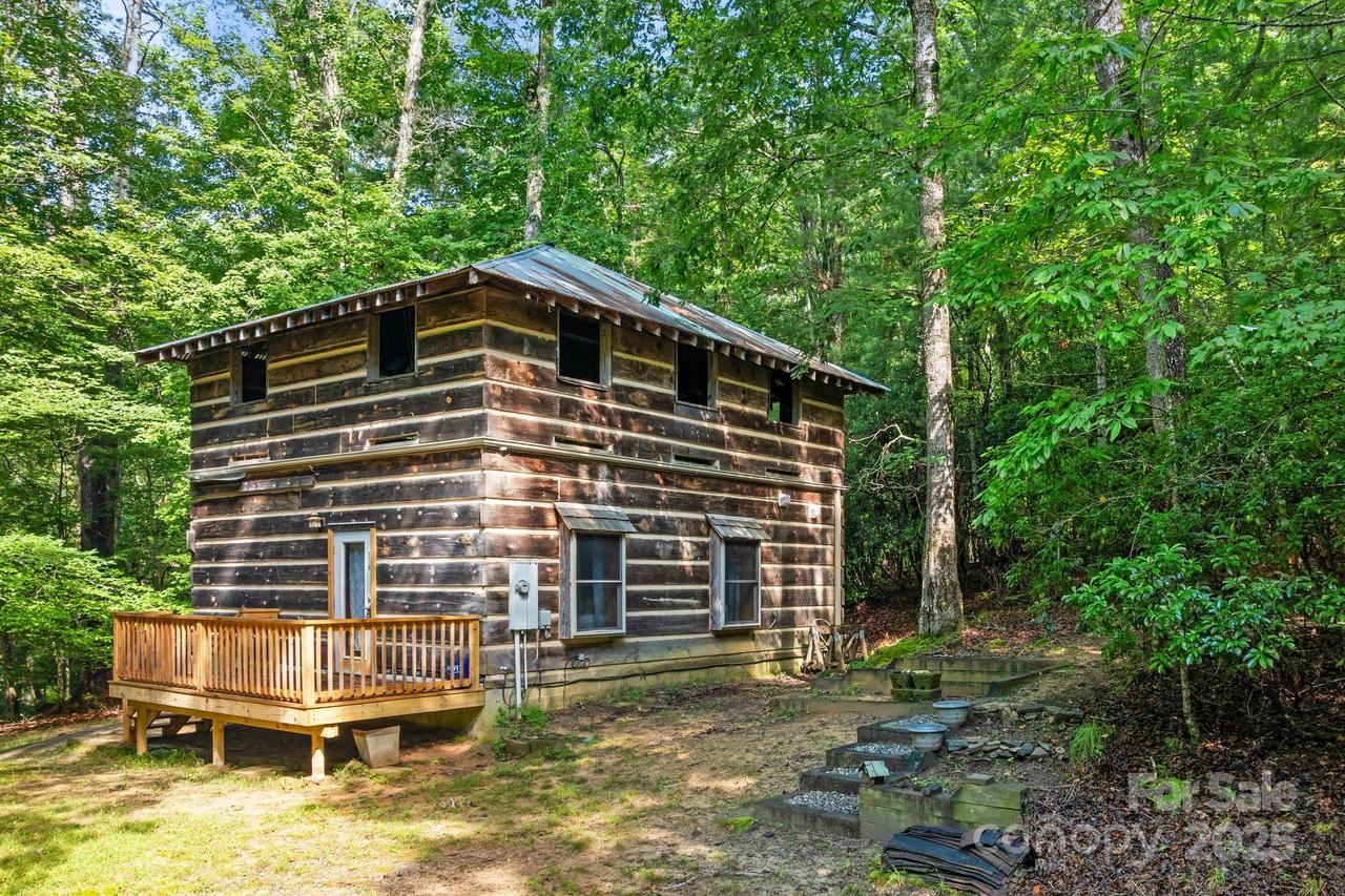 118 Blossom Rd., Brevard, NC 28712
