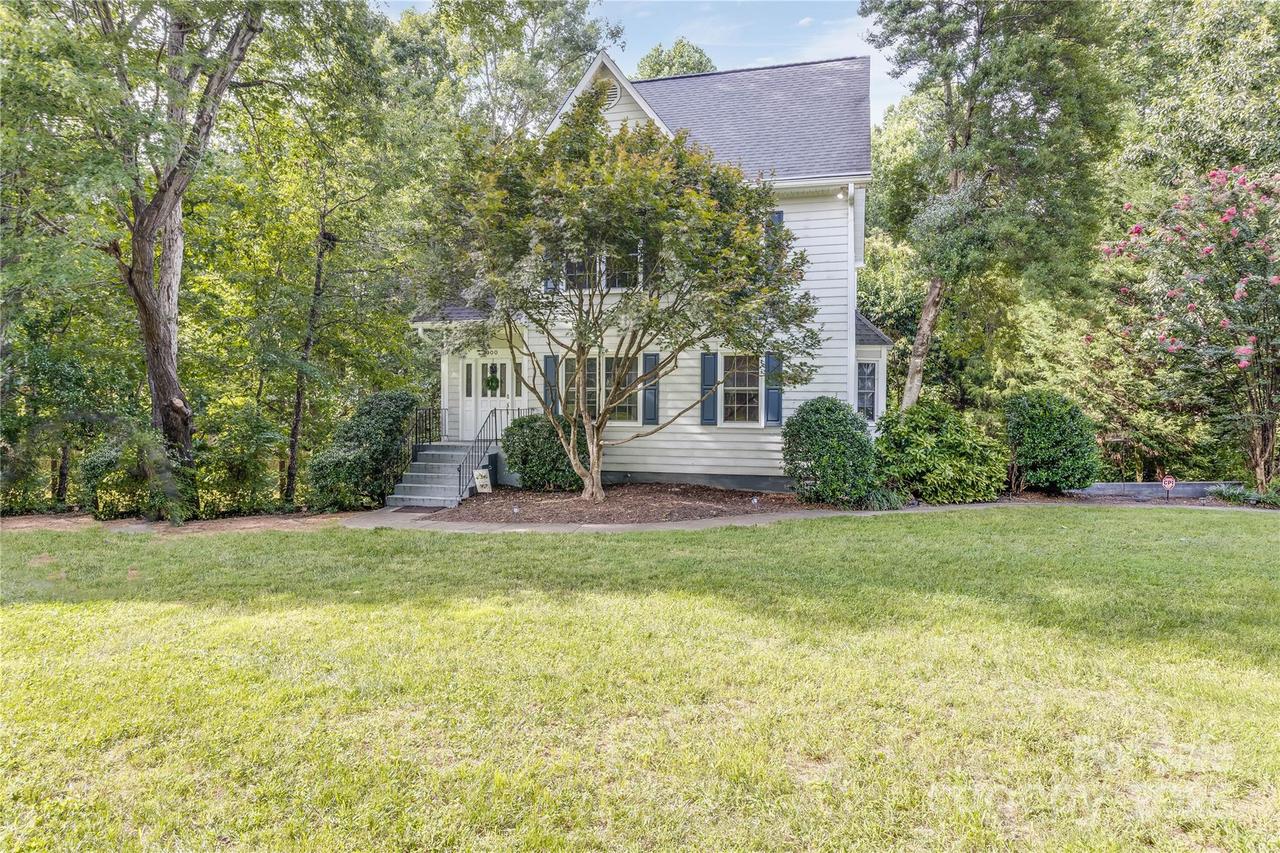 900 Raleigh Ct., Gastonia, NC 28054