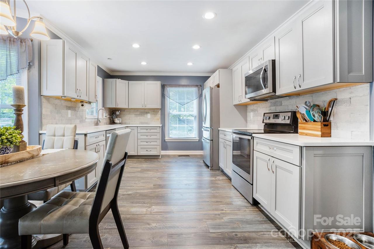 900 Raleigh Ct., Gastonia, NC 28054