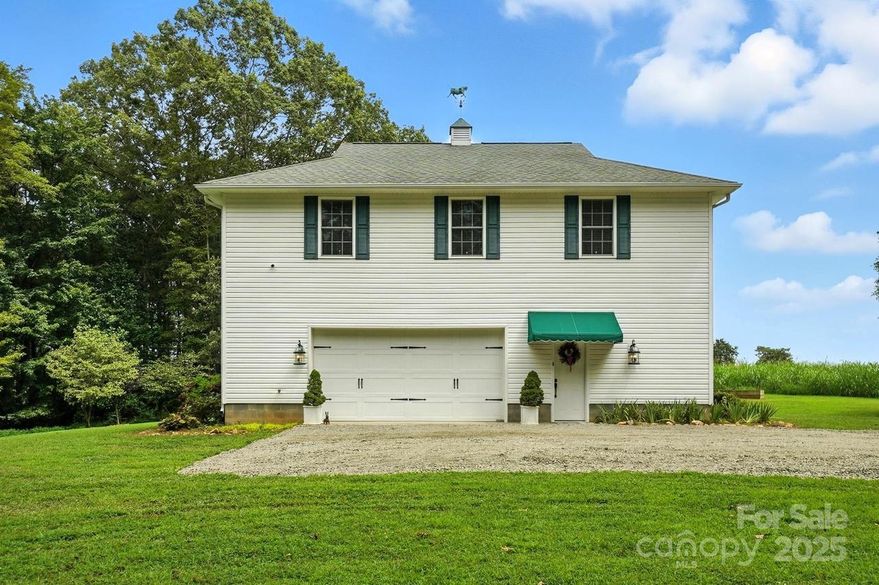 175 Old Meadowbrook Ln., Elkin, NC 28621