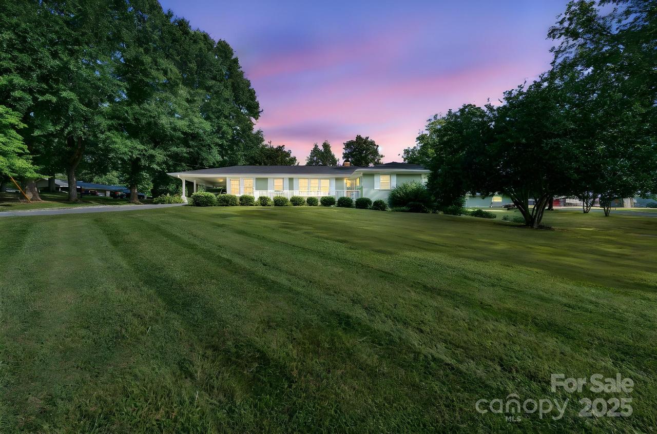 606 Spring St., Walnut Cove, NC 27052