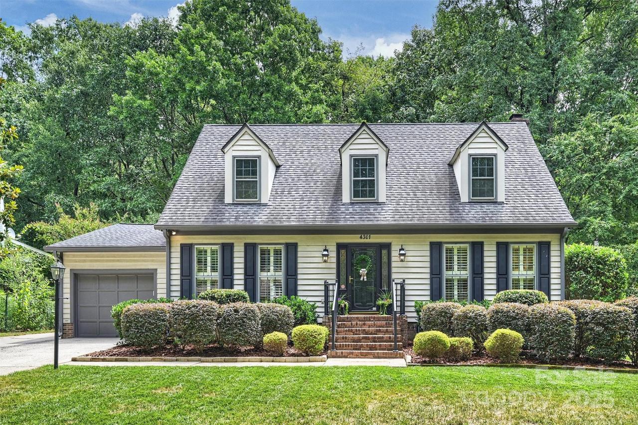 4301 Meadowridge Dr., Charlotte, NC 28226